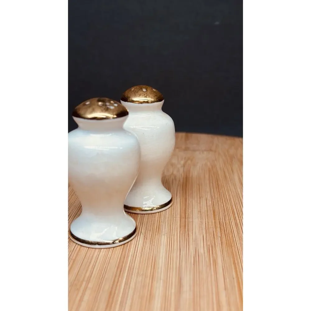 Vintage George Washington Portrait Salt & Pepper Shakers Gold Trim Ceramic